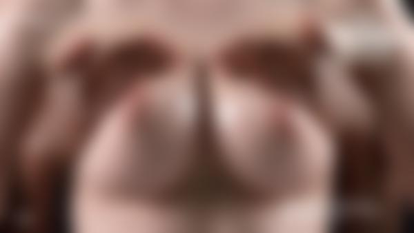Schermopname #11 uit de film Zwart-witte borstmassage