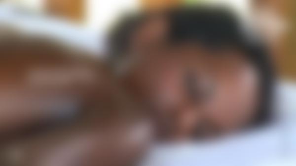 Екранна снимка №11 от филма Маврицийски тропически масаж