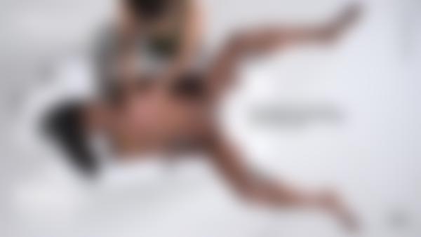 Kuvakaappaus #11 elokuvasta Triple Magic Orgasm -hieronta