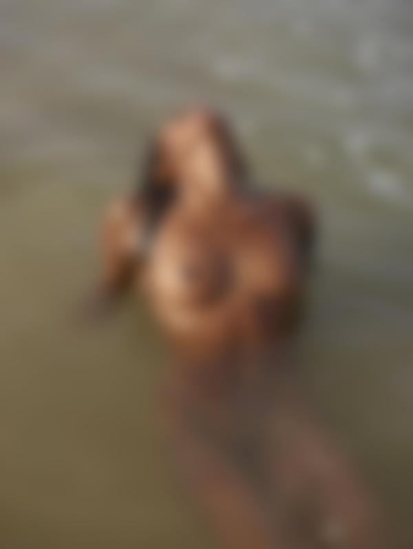 Image #8 from the gallery Valerie life is a beach